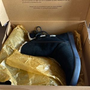 Black koolaburra by ugg, w shazi short boot